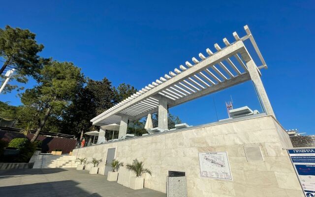 Lazurnyye v Luchezarnom Apartments