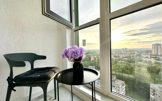 S Dzhakuzi Na Vysokom Etazhe Na Berezovoy Flat
