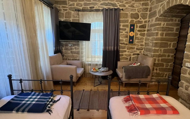 Old Rooms Hotel