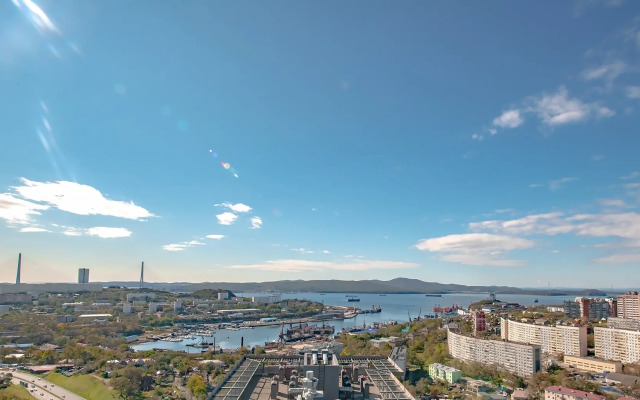 Апартаменты на высоком этаже, рядом с театром и мостом, недалеко от центра. Фастовская 29.