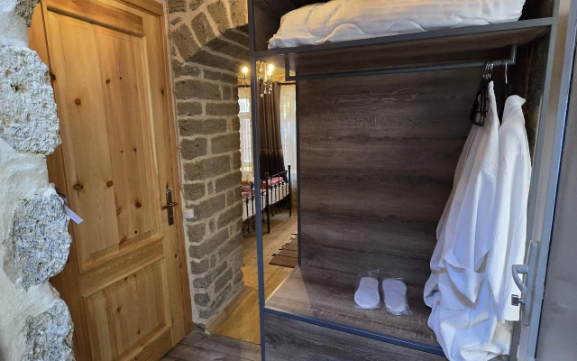 Old Rooms Hotel