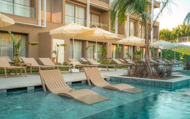 Prive Suite Side & Spa  (Adult Only 16+)