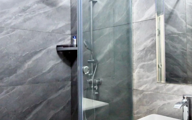 Udobnaya v Tsentre Goroda Flat