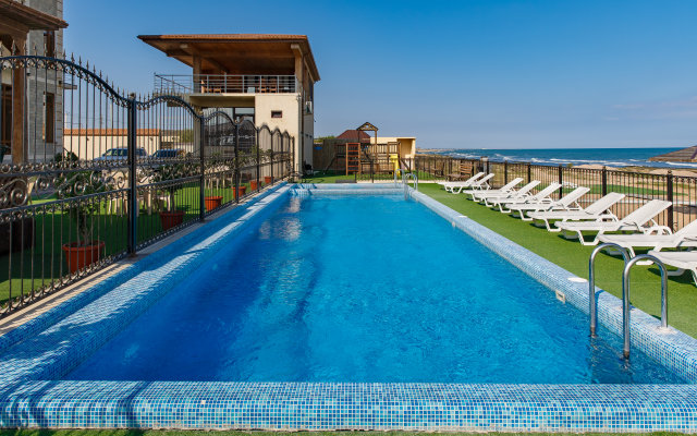 Royal Hotel