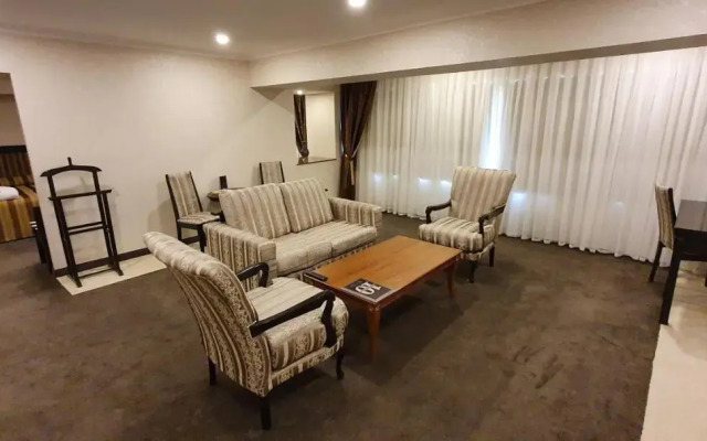 Grand Mir Hotel