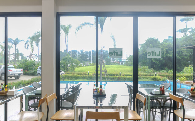 Отель Life Grand Chiang Mai