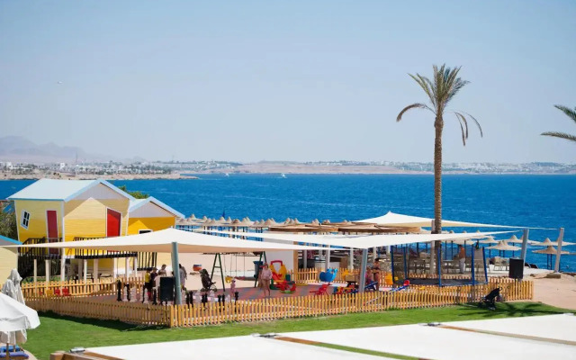 Amphoras Beach