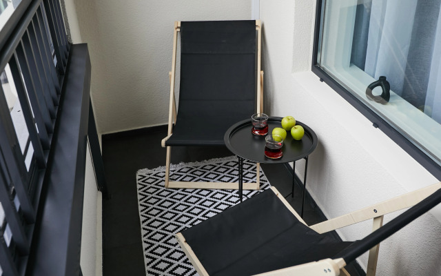 Апартаменты MyHomeYourHome на Проспекте Буденного д.15