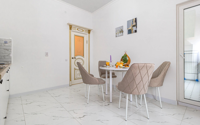Atmosfernaya V Tsentre Goroda Turan Flat