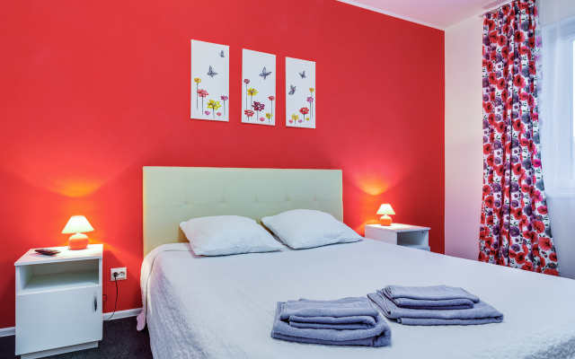 Квартира Red Wall