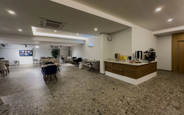 Отель Leaf River Suites