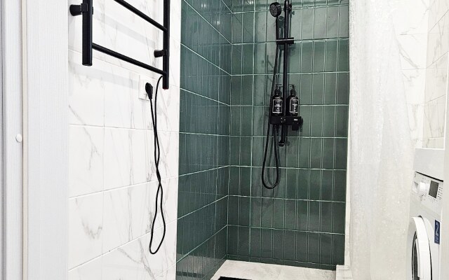 V 5 Minutakh Ot Kremlya Flat