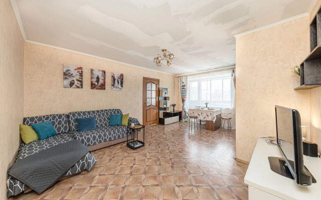 Redisson Blyu Zhdyot Svoikh Gostey Flat