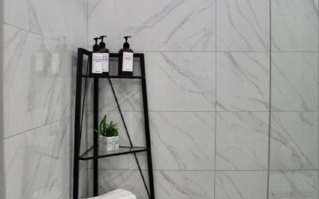 Квартира Flatirini с панорамными окнами в новом ЖК 1