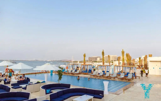 Yas Plaza Mangroves by IHG
