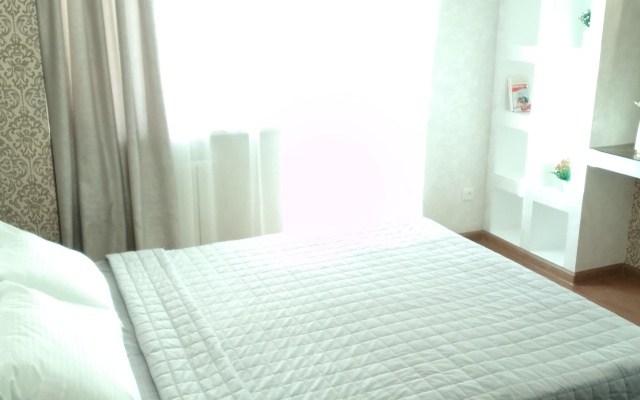 V Rayone Tsirka Flat