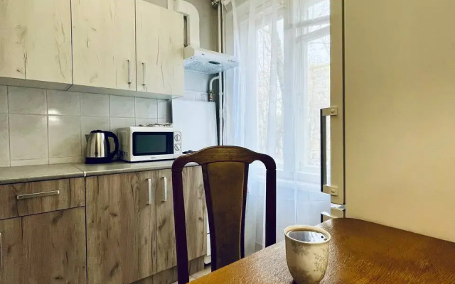 Uyutnaya 3-X Komnatnaya U Metro Akademicheskaya Flat
