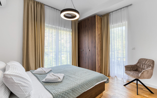 Sunny Side Three Bedrooms Apartment