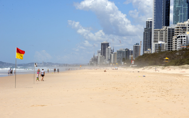 Surfers Paradise Three Bedroom With Pool and Spa Access