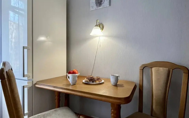 Uyutnaya 3-X Komnatnaya U Metro Akademicheskaya Flat
