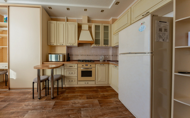u Plyazha Park Pobedy na 4 Gostey s Vidom Na More Flat