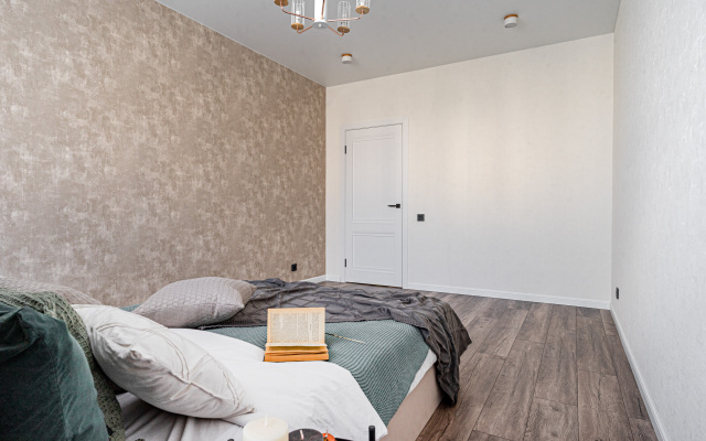 Kazanskij priem Trekhkomnatnye uiutnye Bokho Okolo Mega Moll Apartments