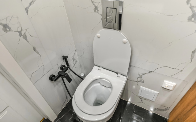Prostornaya Dvuhkomnatnaya Vozle Han-Shatyira Apartments