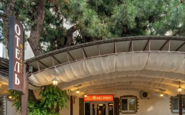 Отель Максимус