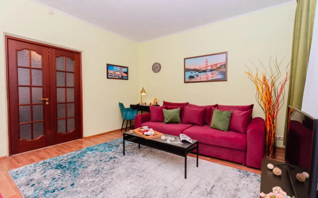 Квартира Прoсторнaя трехкомнатная