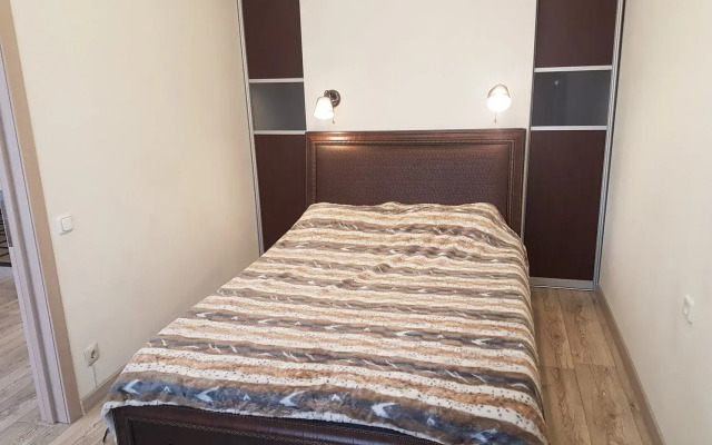 Квартира трехкомнатная на проспекте Острякова 7