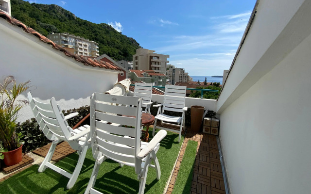 Coastal Two Bedroom Comfort Apartments