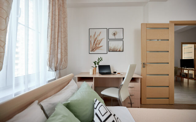 In the center of the Riviera Park Apartments