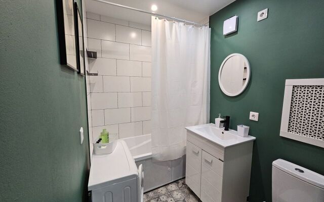 Na Ulitse Melnikayte 90A Flat