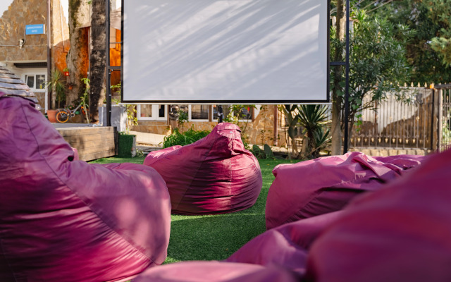 Maksim Park-Loo Hotel
