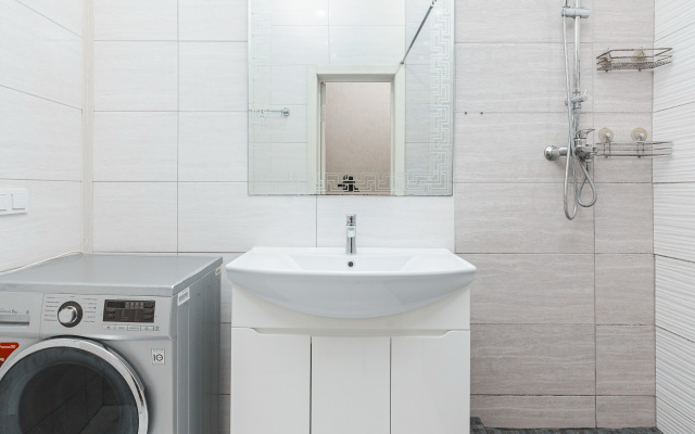 Novye v tsentre na ploshchadi Pobedy Apartments