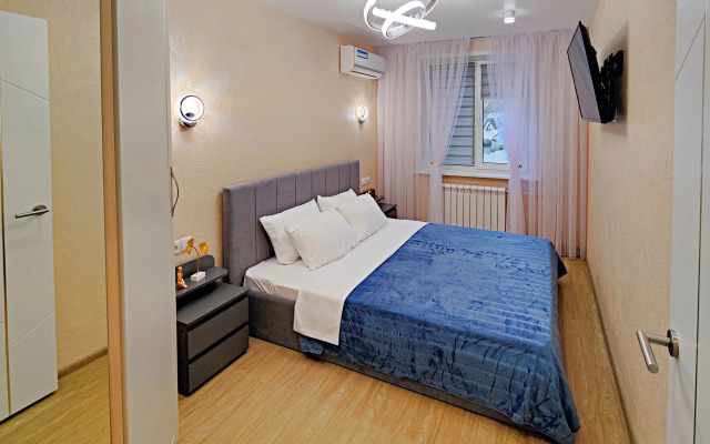 Dizaynerskie Tryokhkomnatnye Apartments