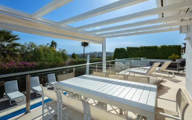 All About Villa Breeze