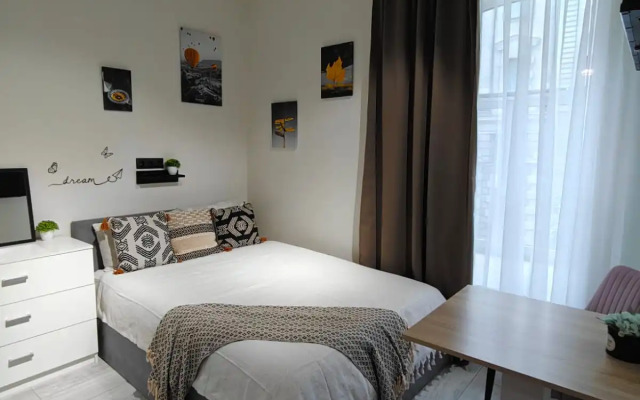 Квартира Уютная студия посуточно рядом с метро Петроградская