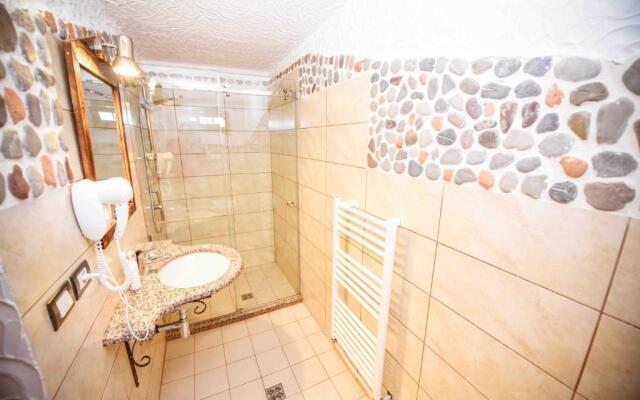 Tradita Geg & Tosk Hotel