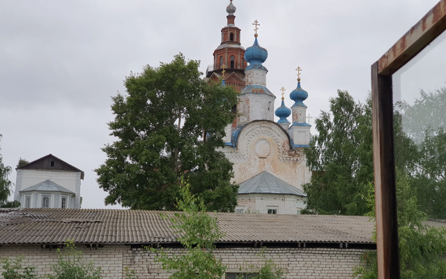 V Starinnom Osobnyake  voskresenskaya - Pamyatnik Provintsialnogo Klassitsizma Flat