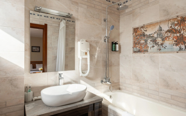 Soluxe Hotel