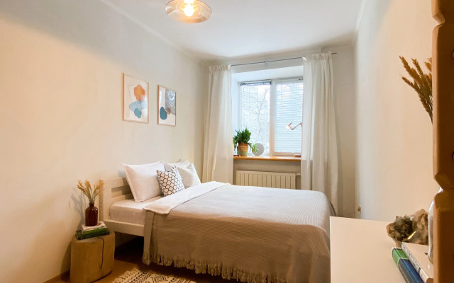 Na Bolshoy Oktyabryskoy Flat