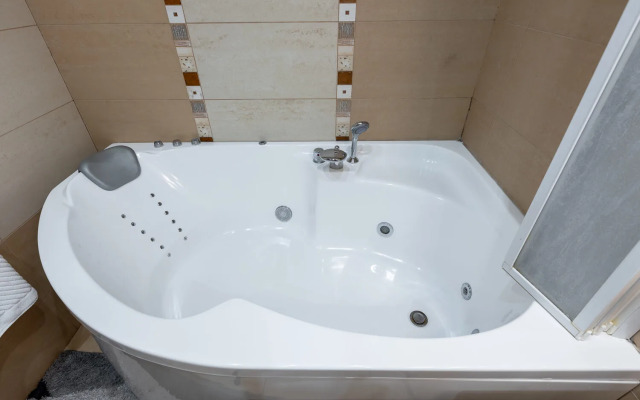 Апартаменты БонАпарт 2-х комнатные с джакузи на Студенческой 42