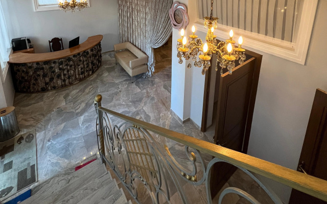 Lara Hotel