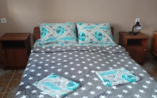 V Pitsunde U Ozera Naala Guest house