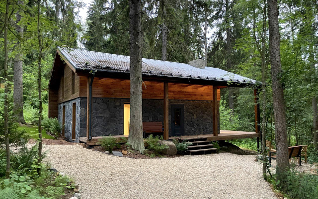 Шале с камином и джакузи в лесу