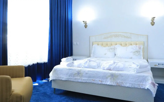 Отель Maqom Plaza