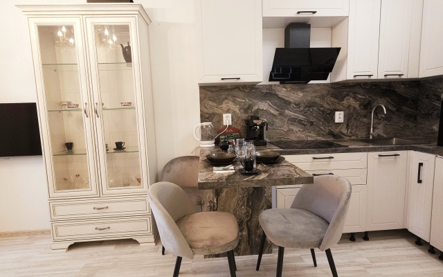 Квартира на Хрустальногорской 93