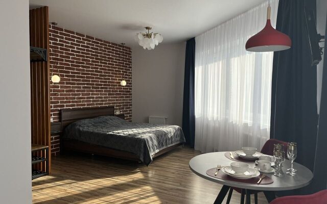 Улучшенные апартаменты Яркий Лофт панорамным видом из окна