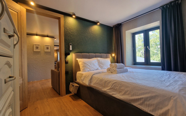 Dom S Gargulyyami Apartment Hotel